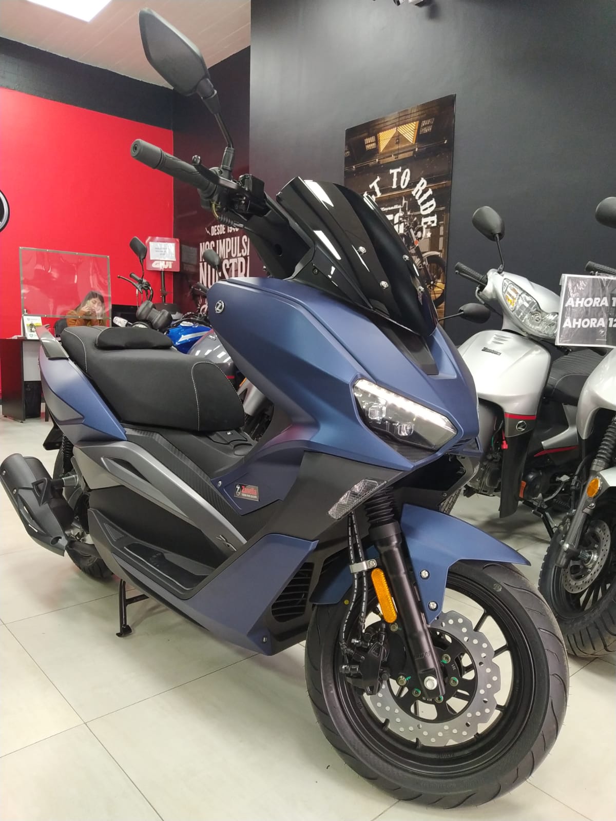 Busco Scooter Zanella Cruiser X1